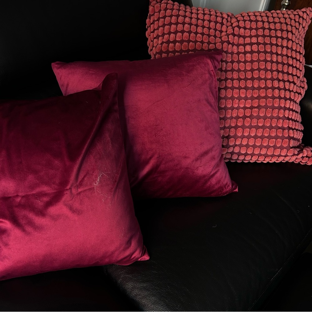 4  accent cushions claret 2 salmon pink and claret textured Euro shams